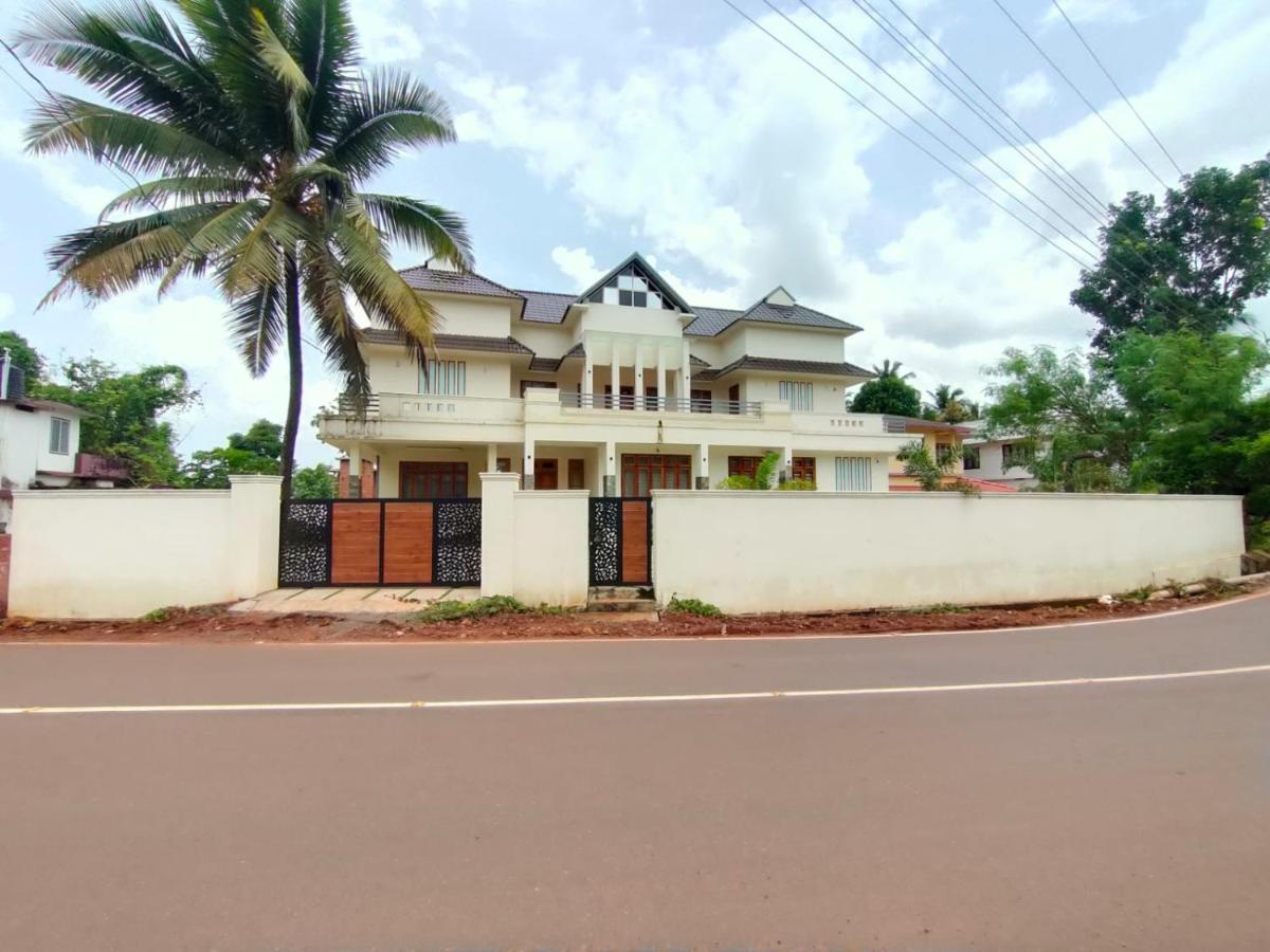 Nandhanam Holidays Hotel Kannur Bagian luar foto